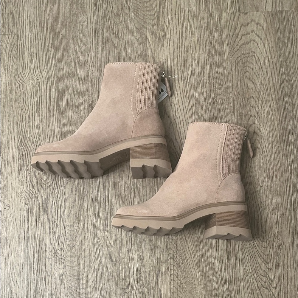 Dolce Vita Tan Ankle Booties - Picture 3 of 8